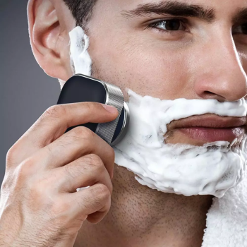 Man shaving his face with GlidePro